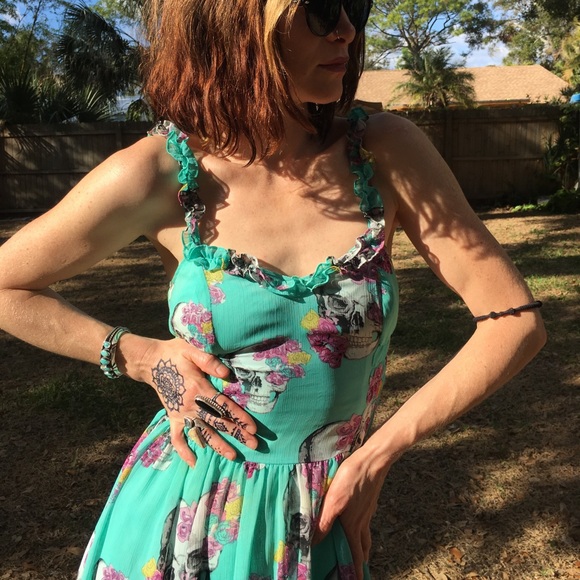 Beautiful skull and flowers dress - Picture 4 of 7